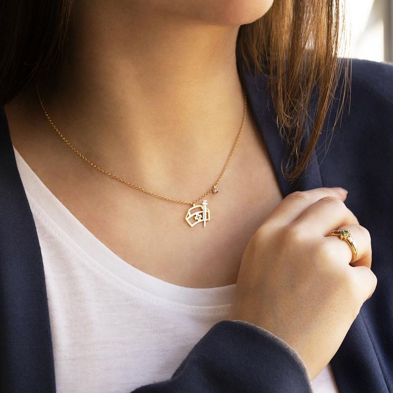 Colar-Profissao-Enfermagem-de-Ouro-18k-com-Diamante