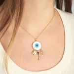pingente-patua-grande-de-ouro-18k-com-madreperola-e-pedra-brasileira
