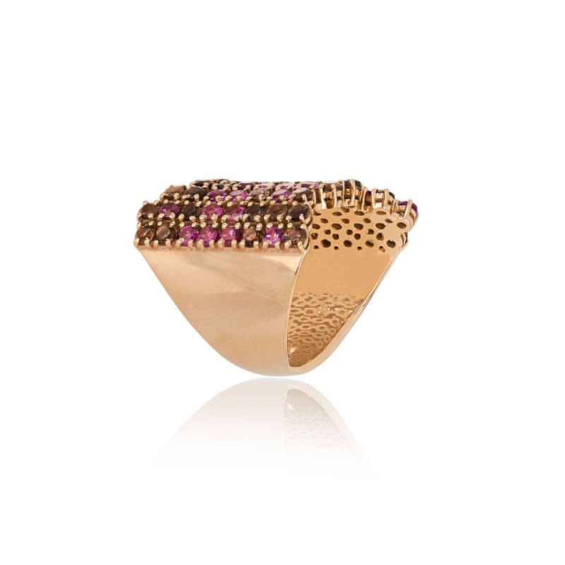 anel_leaf_de_ouro_18k_com_degrade_de_rodolitas_e_quartzos_fume