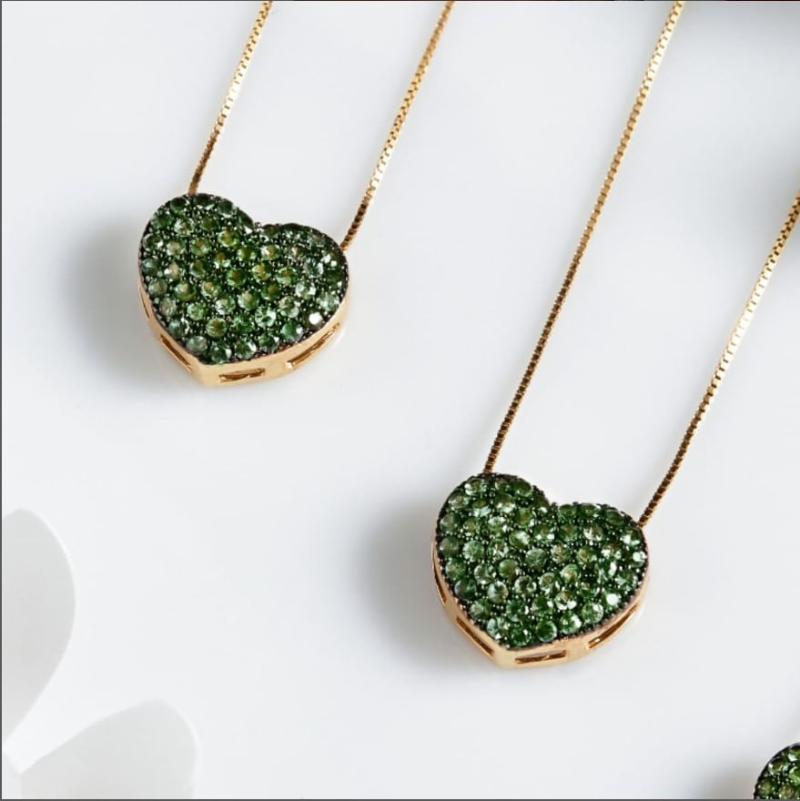 colar-coracao-em-ouro-18k-com-granadas-verdes