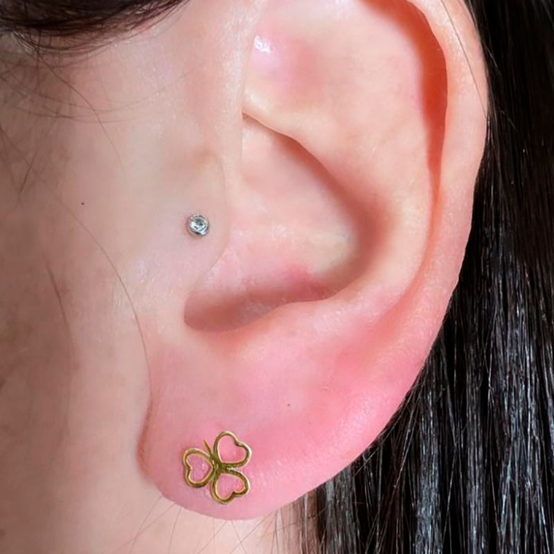 433169-brinco-trevo-de-ouro-amarelo-18k-uso