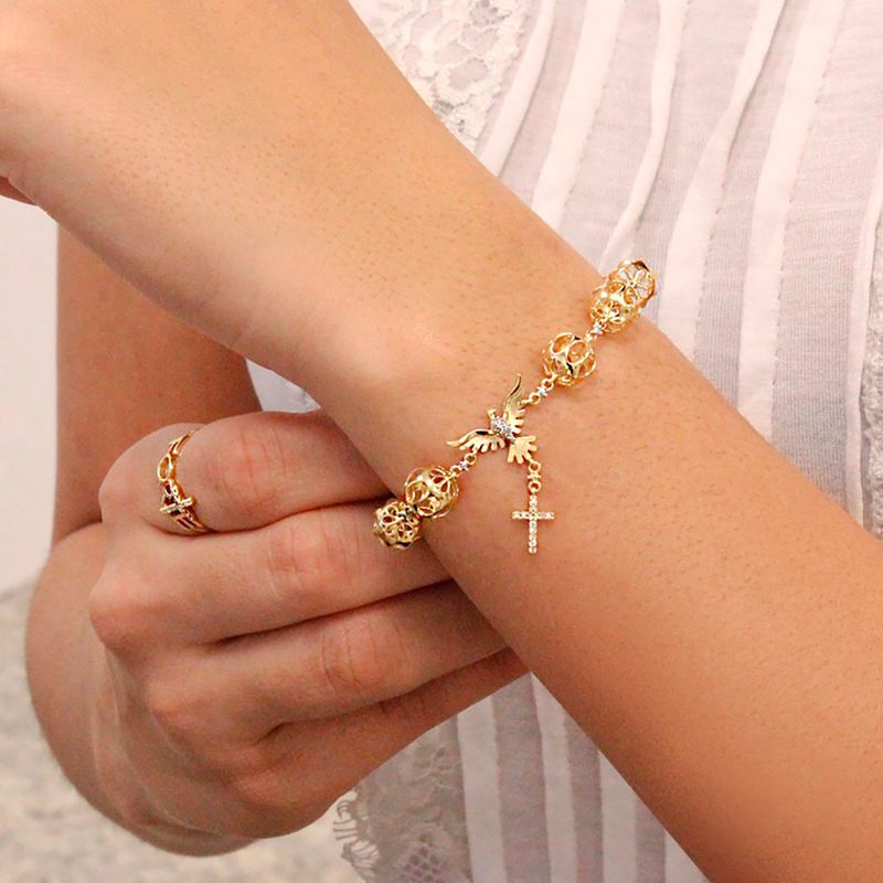 9750850a-pulseira-divino-espirito-santo-cruz-de-ouro-18k-com-diamantes-uso