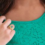 9714660a-anel-princesa-de-ouro-18k-com-apatita-e-diamantes-uso
