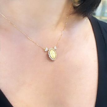 975261a_colar_nossa_senhora_das_gracas_ouro_18k_diamantes-uso