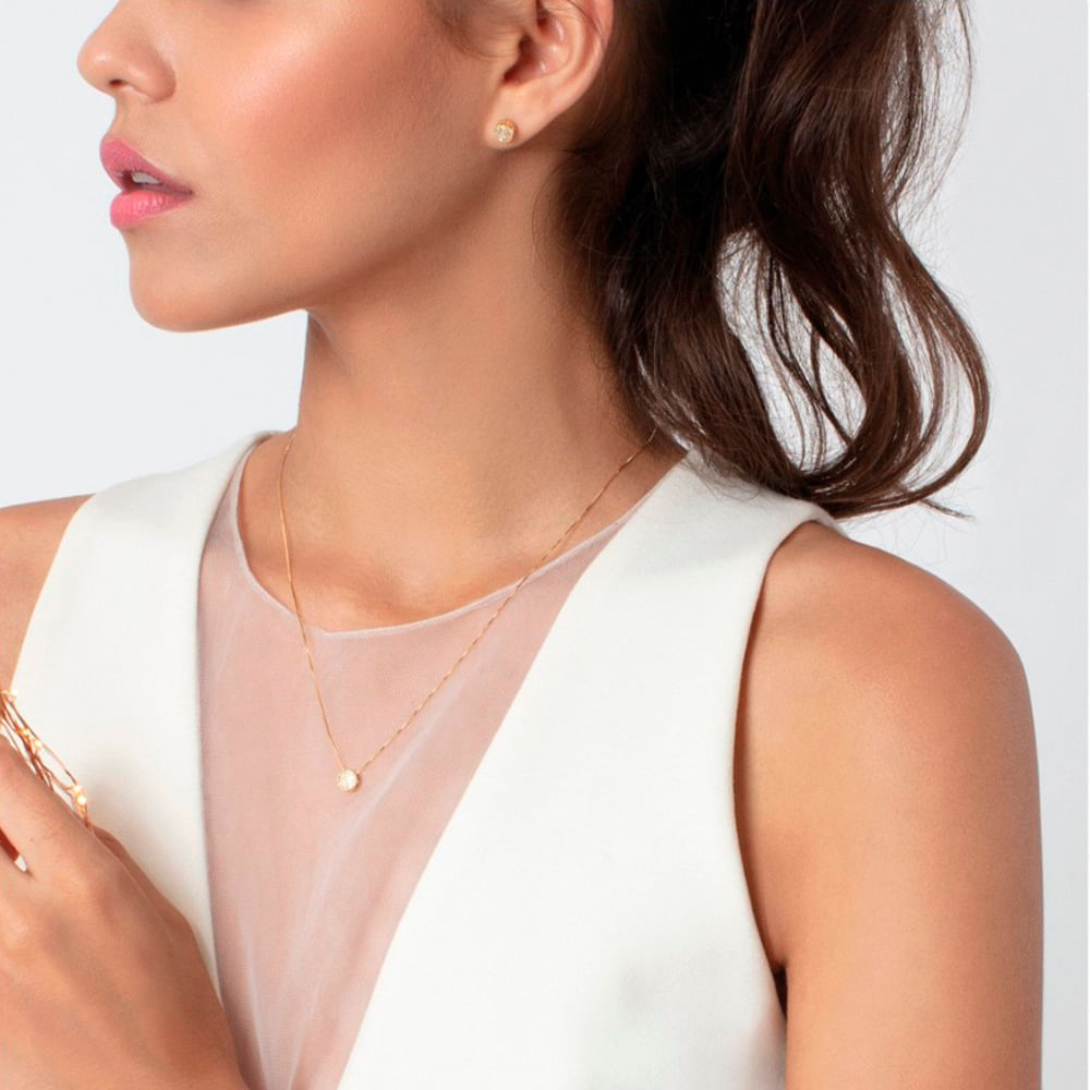 9753770a1_colar_chuveiro_redondo_ouro_18k_diamantes-uso