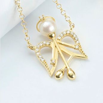 9754790a-colar-anjo-de-ouro-18k-com-perola-e-diamantes-uso