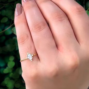 9727990-anel-delicate-de-ouro-18k-com-pedra-da-lua-e-diamantes-uso
