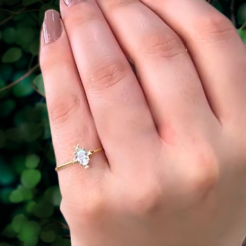 9727990-anel-delicate-de-ouro-18k-com-pedra-da-lua-e-diamantes-uso