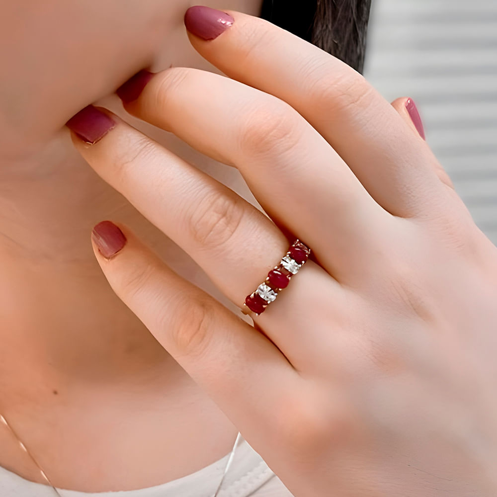 9720760-anel-rosetas-de-ouro-18k-com-rubis-e-diamantes-uso