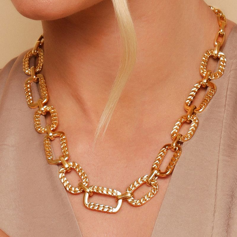 colar-harmonia-com-elos-de-ouro-amarelo-18k-uso