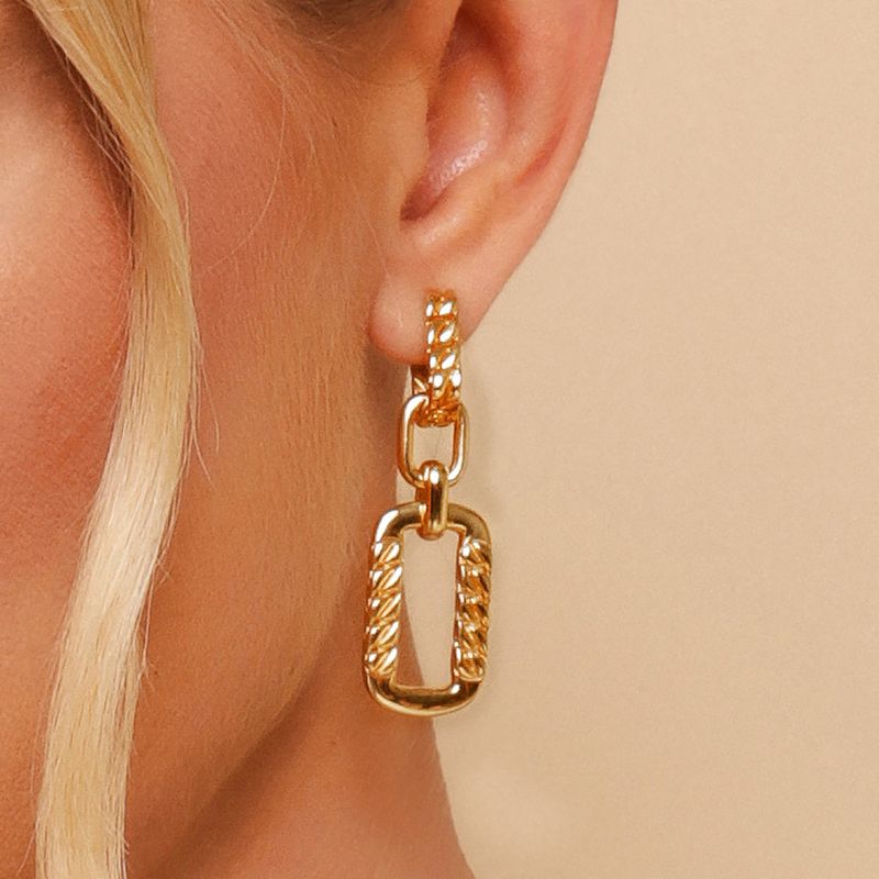 brincos-harmonia-de-ouro-amarelo-18k-uso