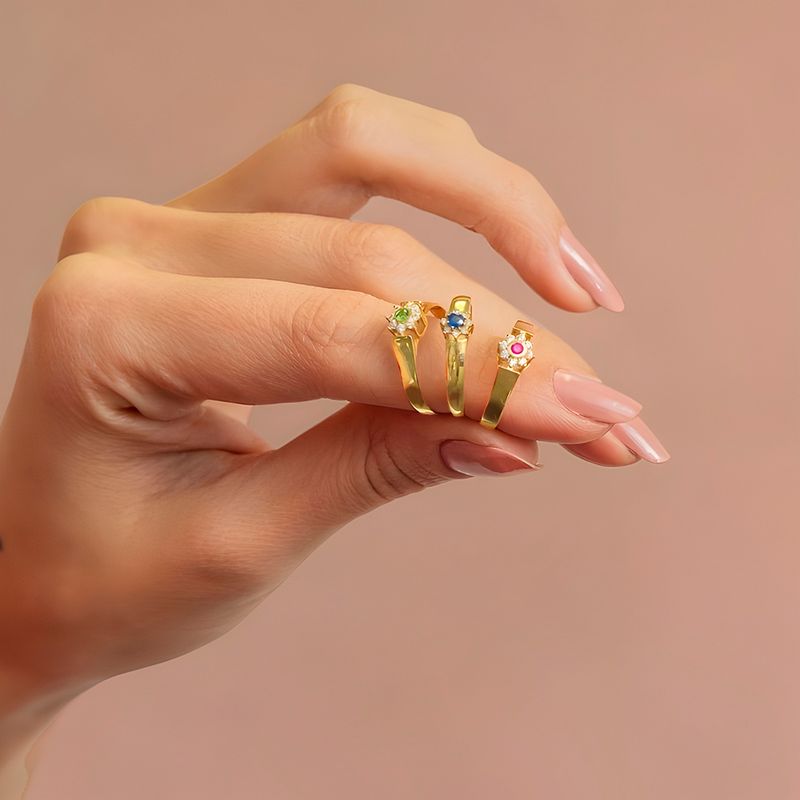 990307a1_anel_formatura_flor_ouro_amarelo_18k_zirconias-uso