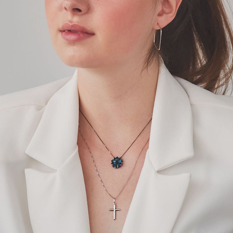 uso_colar_flor_ouro_18k_topazio_london_espinelios_diamantes